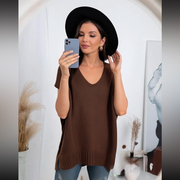 MADE IN ITALY V-Neck Knit Sweater - Picture 1 of 1